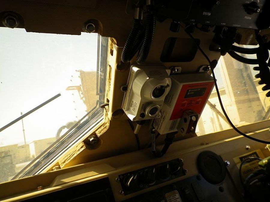 Детали интерьера Oshkosh M-ATV 2009 года  (фото 240 из 676)